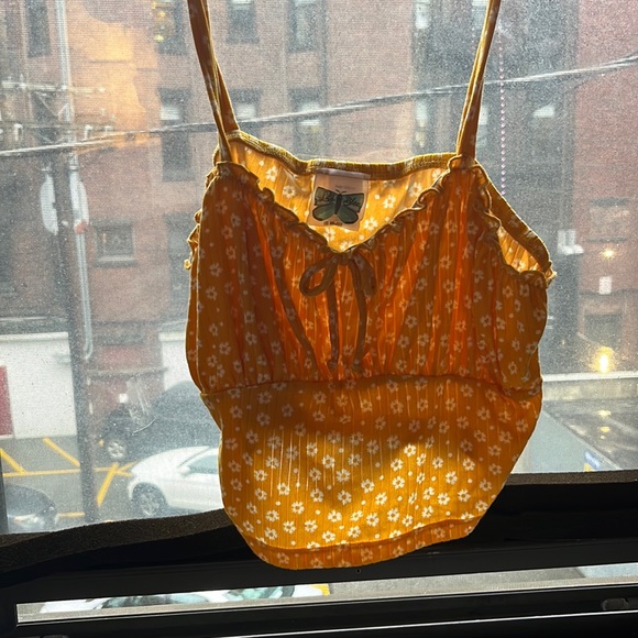 Lily Bleu yellow w/white flowers crop top size US L - Picture 3 of 3